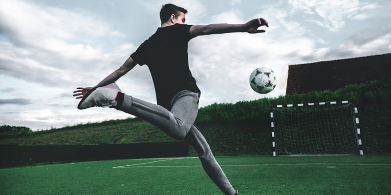 2026世界杯概念图 - 足球飞向璀璨的星空与体育场